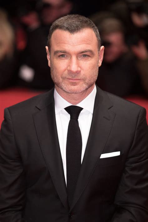 liev schreiber height